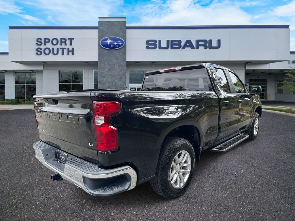2020 Chevrolet Silverado 1500 LT photo 3
