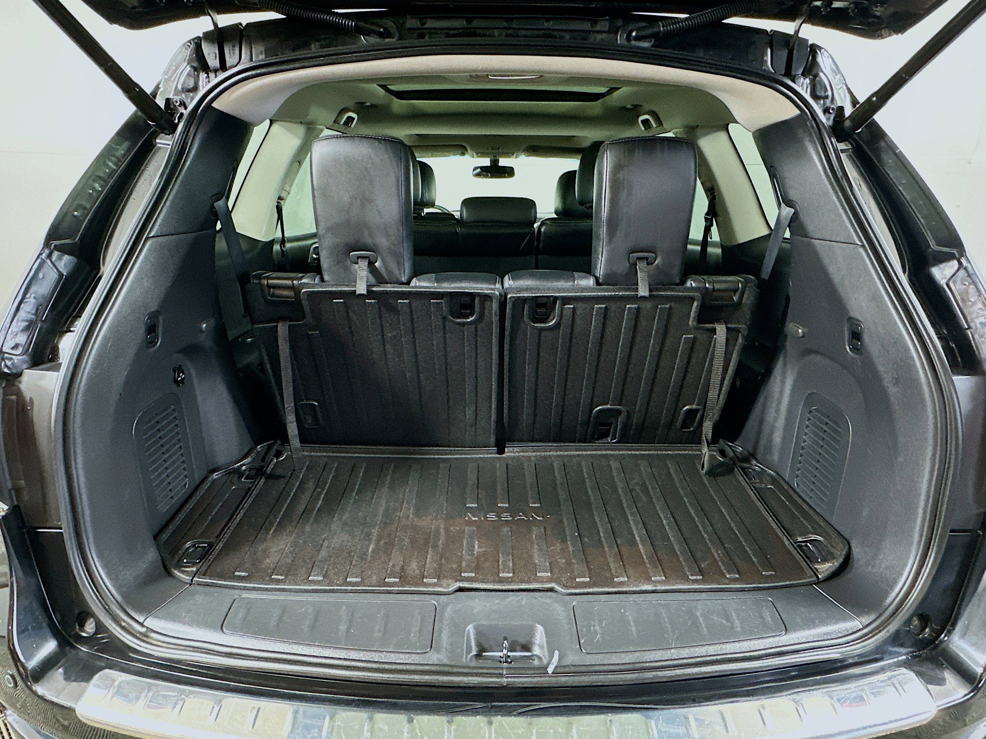 2015 Nissan Pathfinder Platinum photo 25