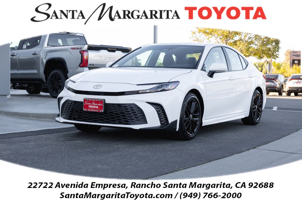 2025 Toyota Camry SE's photo