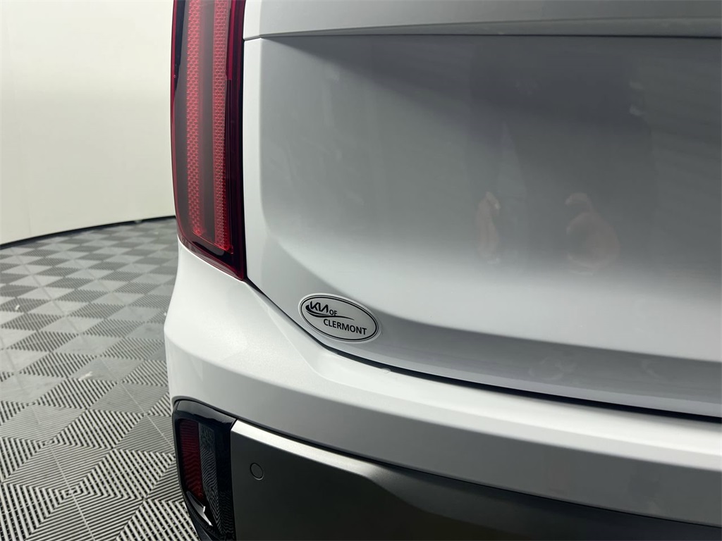 2025 Kia Telluride LX photo 4