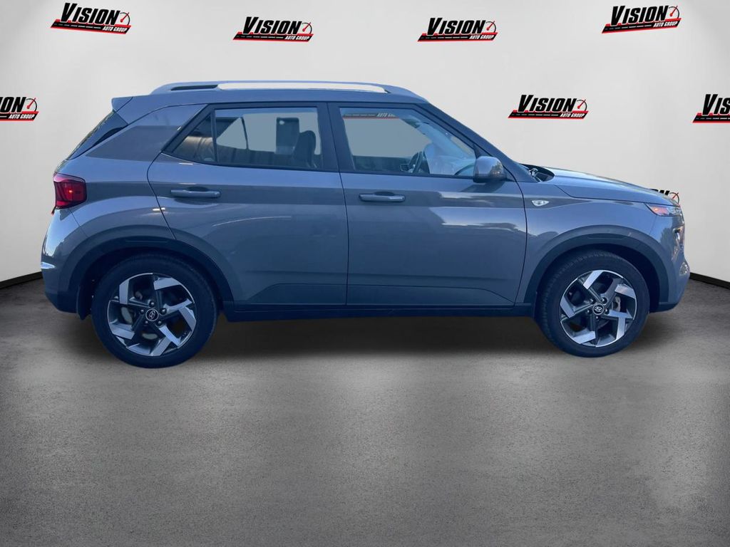 2022 Hyundai Venue SEL Limited photo 3