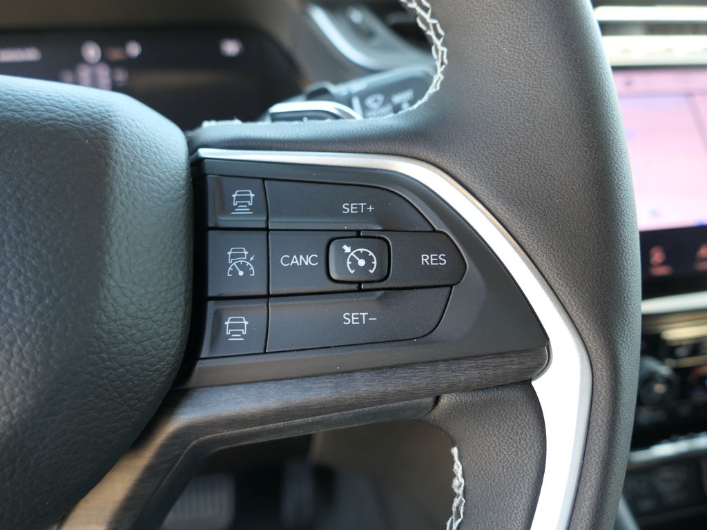 2025 Jeep Grand Cherokee Limited photo 11