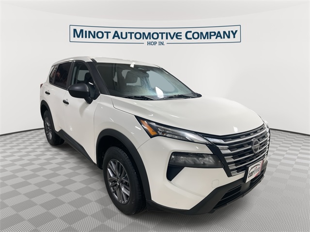 2024 Nissan Rogue S's photo