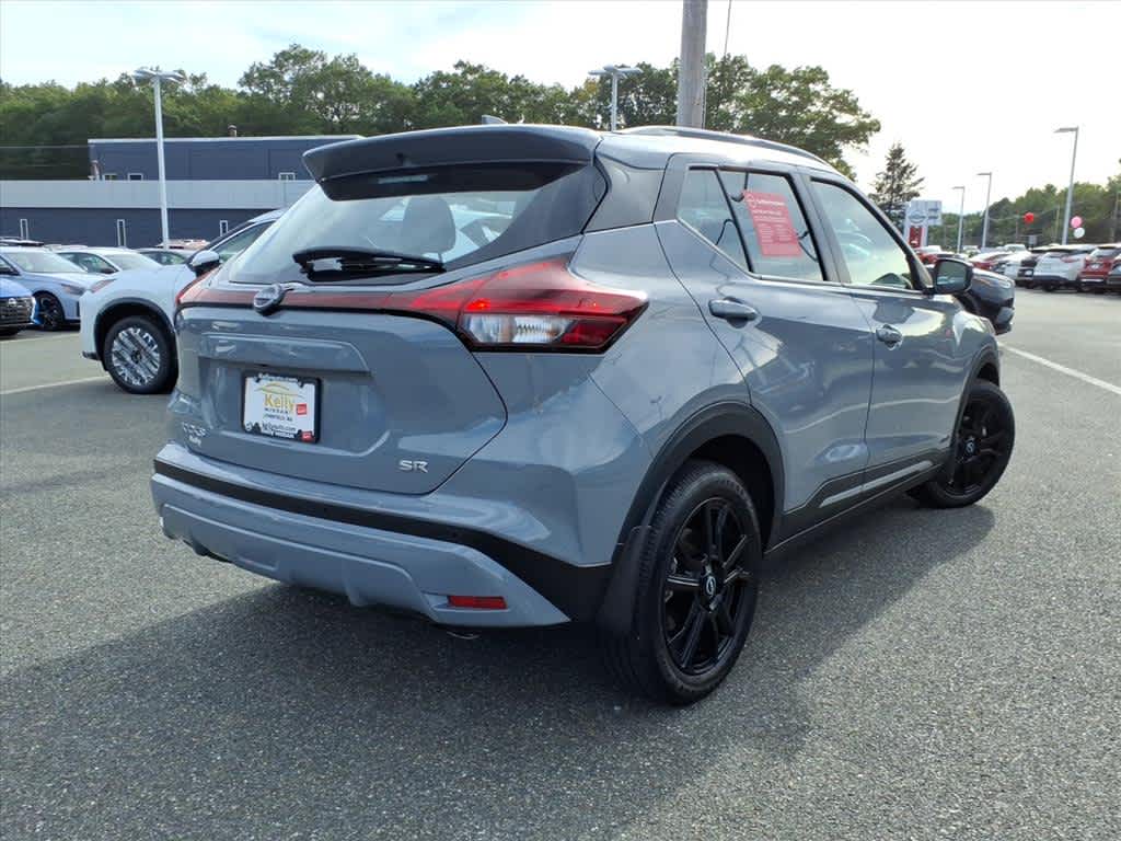 2024 Nissan Kicks SR photo 2