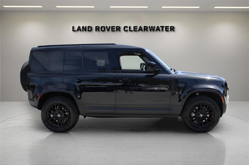 2025 Land Rover Defender 110 S photo 6