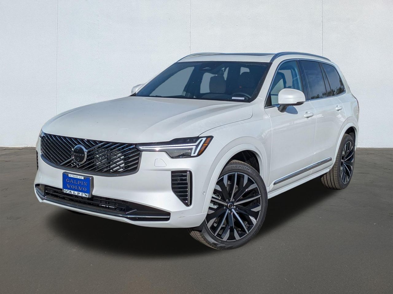 2026 Volvo XC90 Plus's photo