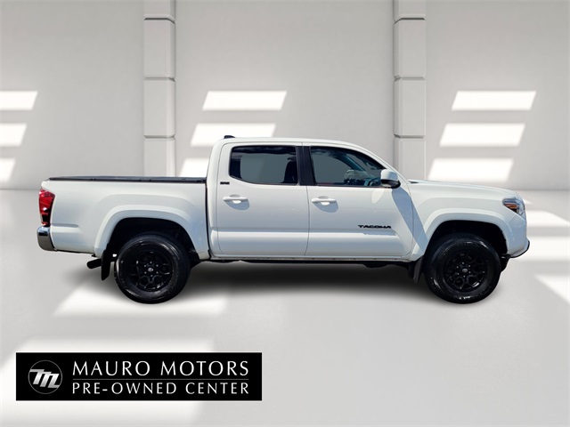 2022 Toyota Tacoma SR5 photo 2