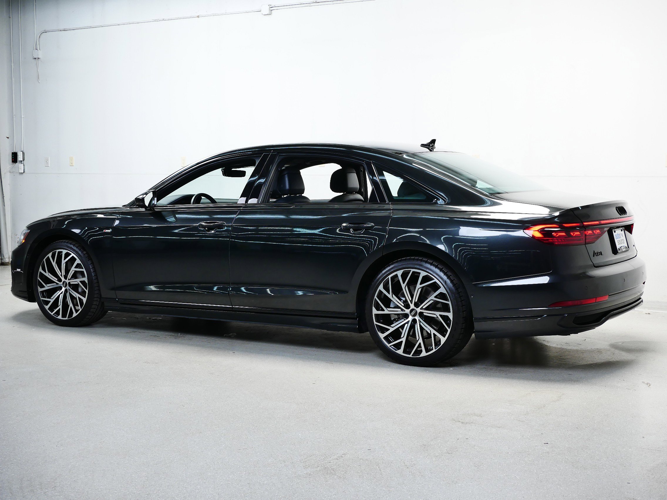 2022 Audi A8 L 55 photo 8