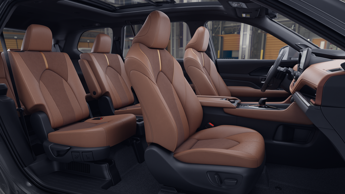2026 Toyota Grand Highlander Hybrid MAX Platinum AWD photo 12