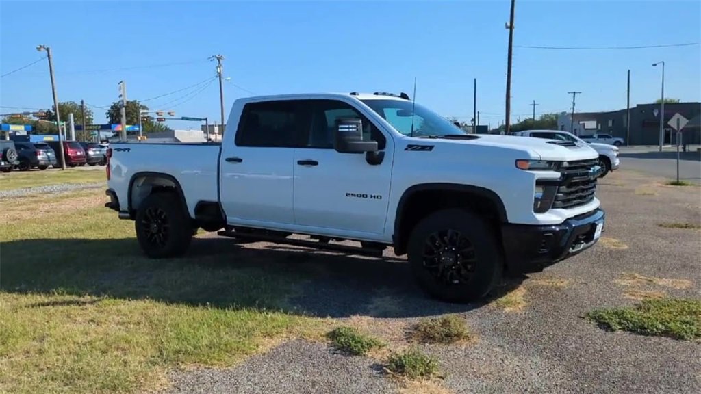 2026 Chevrolet Silverado 2500HD Custom photo 2