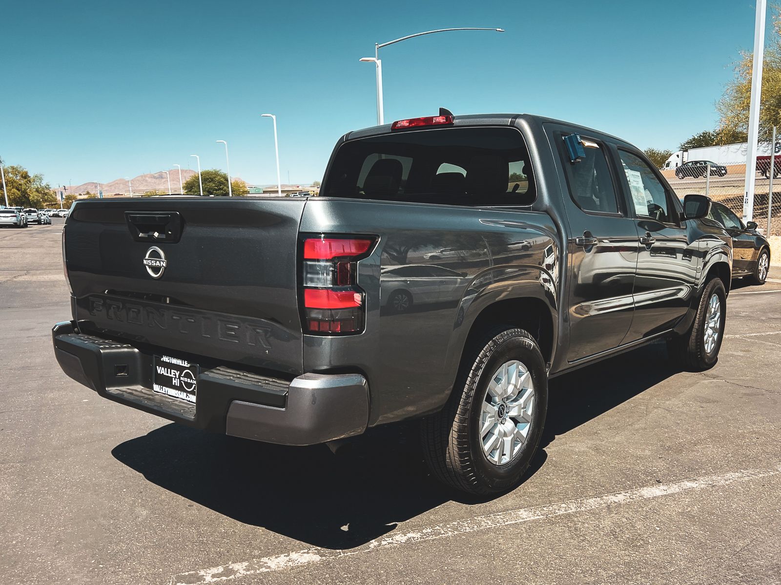 2023 Nissan Frontier SV photo 4