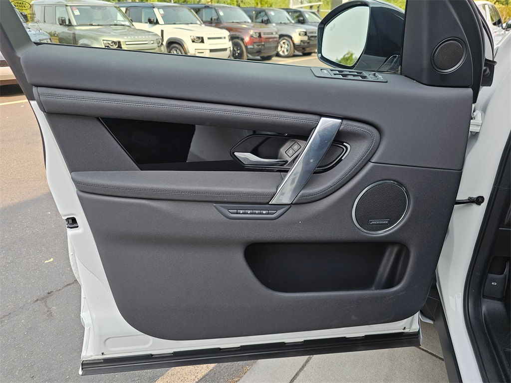 2025 Land Rover Discovery Sport S photo 14