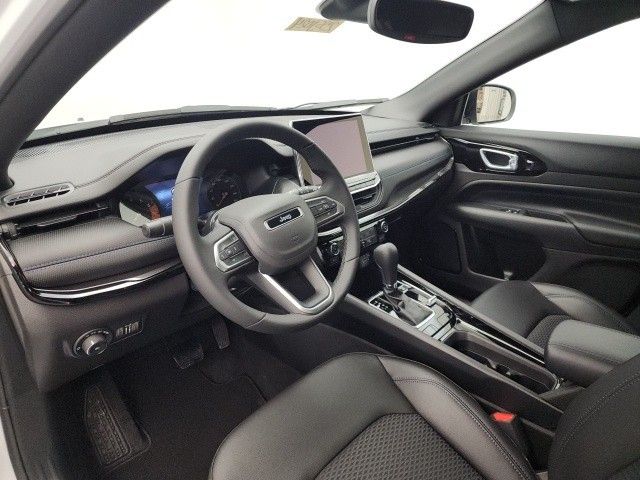 2025 Jeep Compass Latitude photo 28