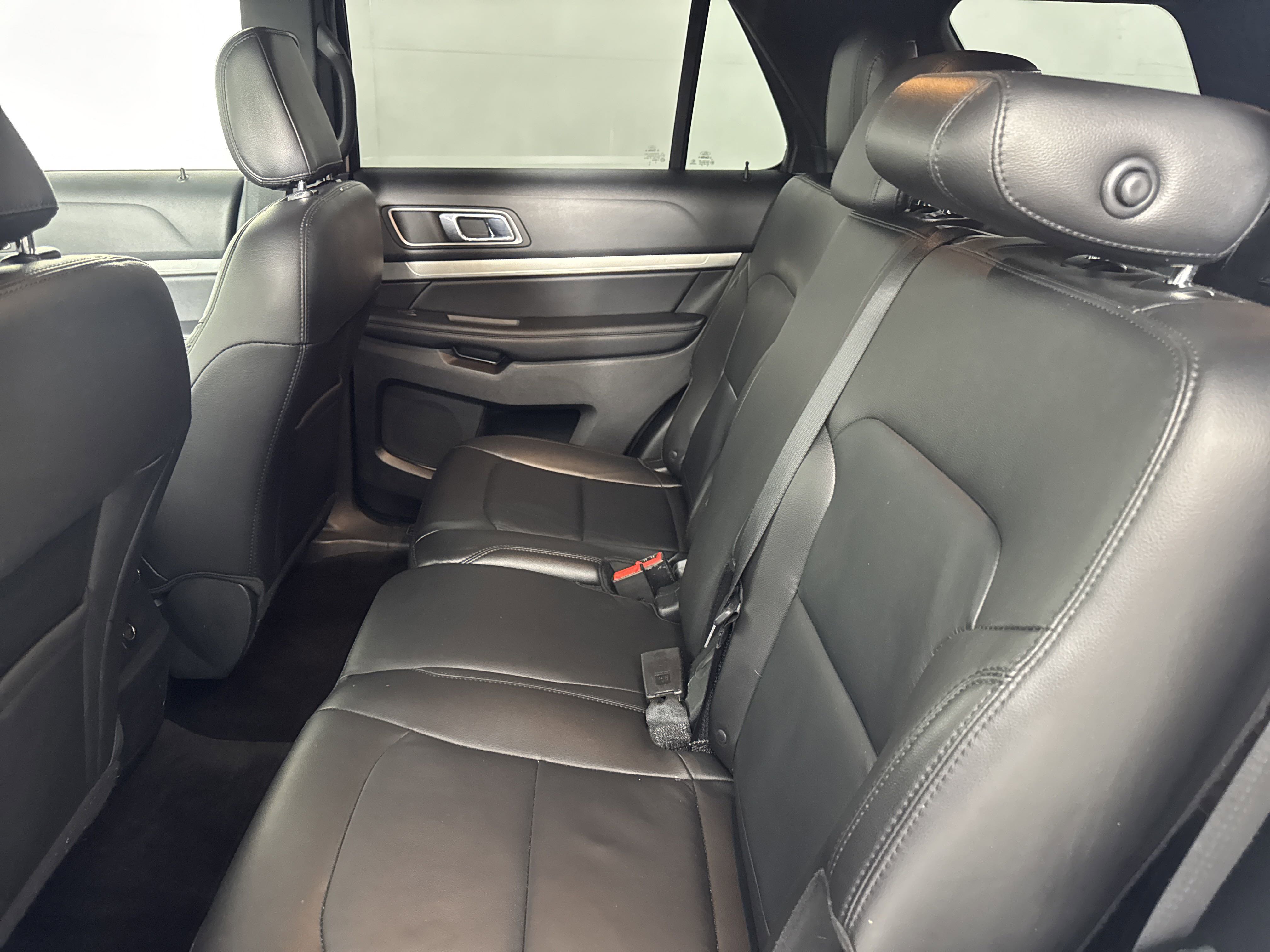 2018 Ford Explorer XLT photo 3