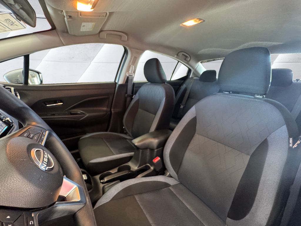2024 Nissan Versa 1.6 SV photo 8
