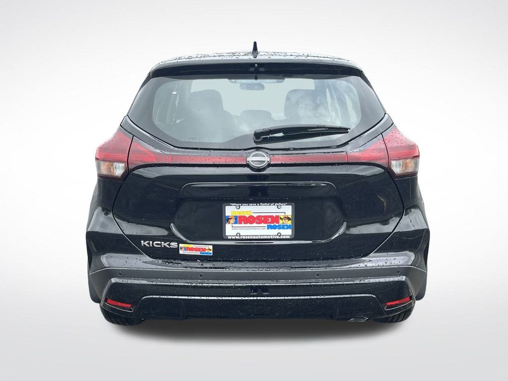 2025 Nissan Kicks Play S photo 3