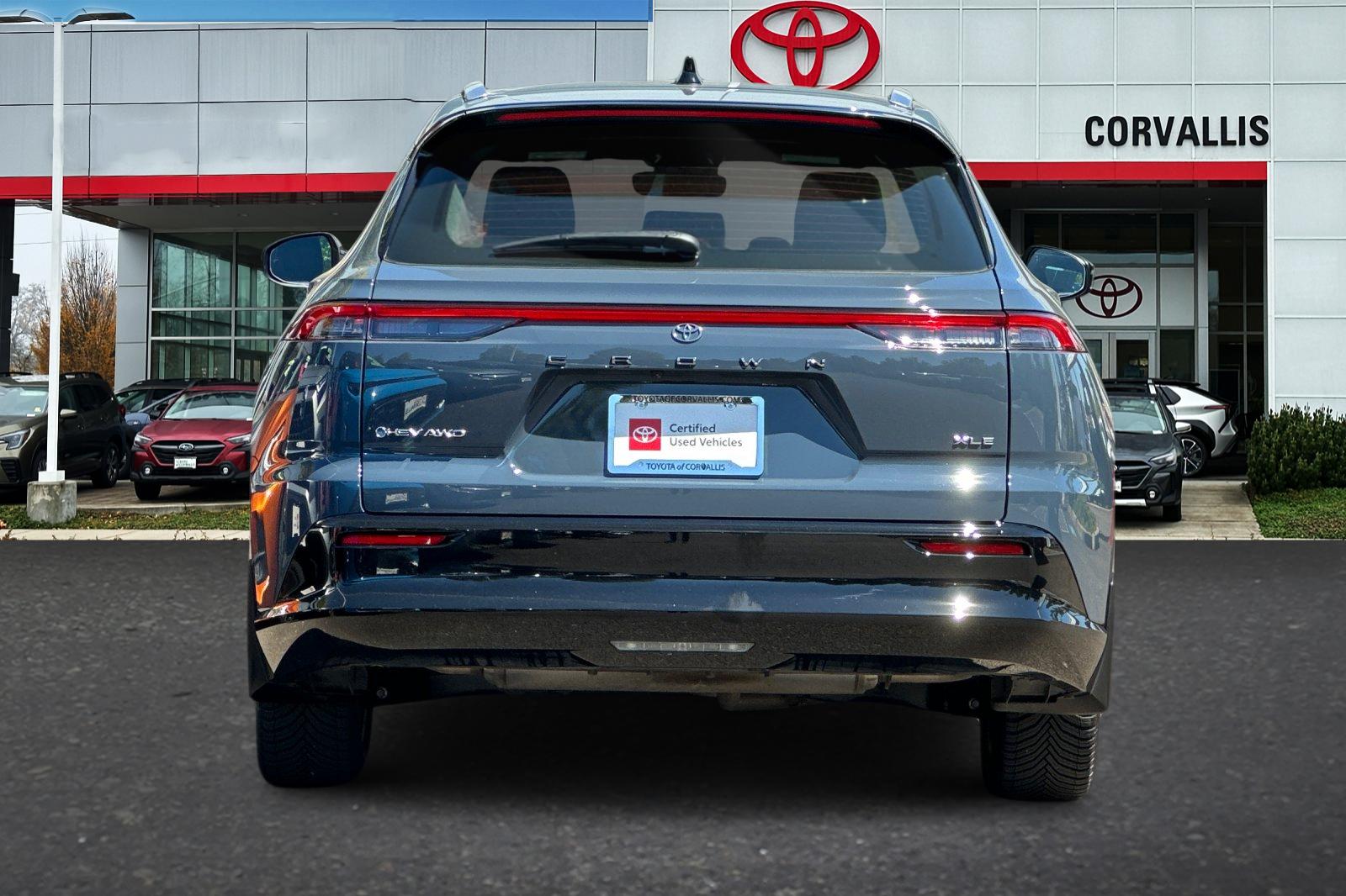 2025 Toyota Crown Signia XLE photo 4