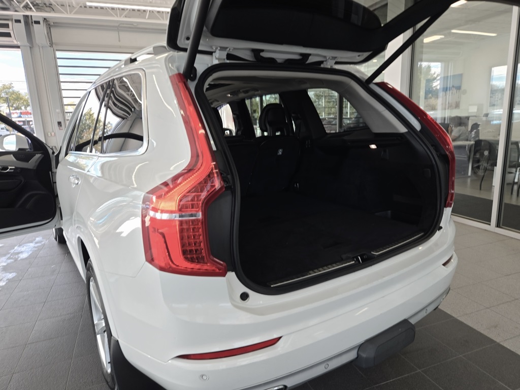 2016 Volvo XC90 T5 Momentum photo 14