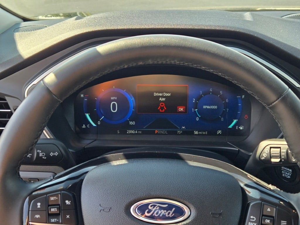 2022 Ford Escape SEL photo 27
