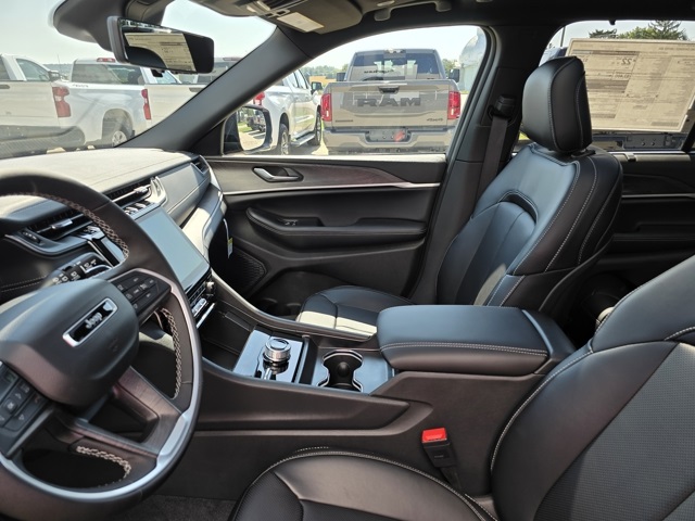 2025 Jeep Grand Cherokee Limited photo 15