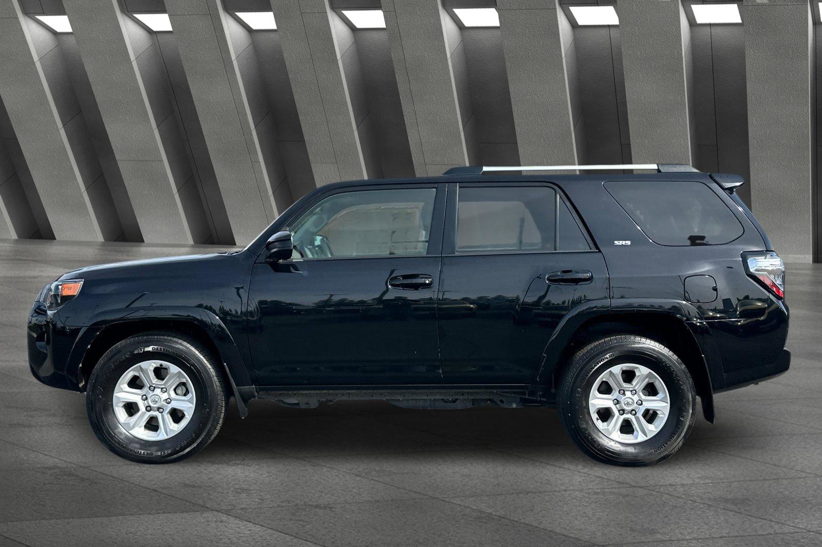 2022 Toyota 4Runner SR5 photo 6