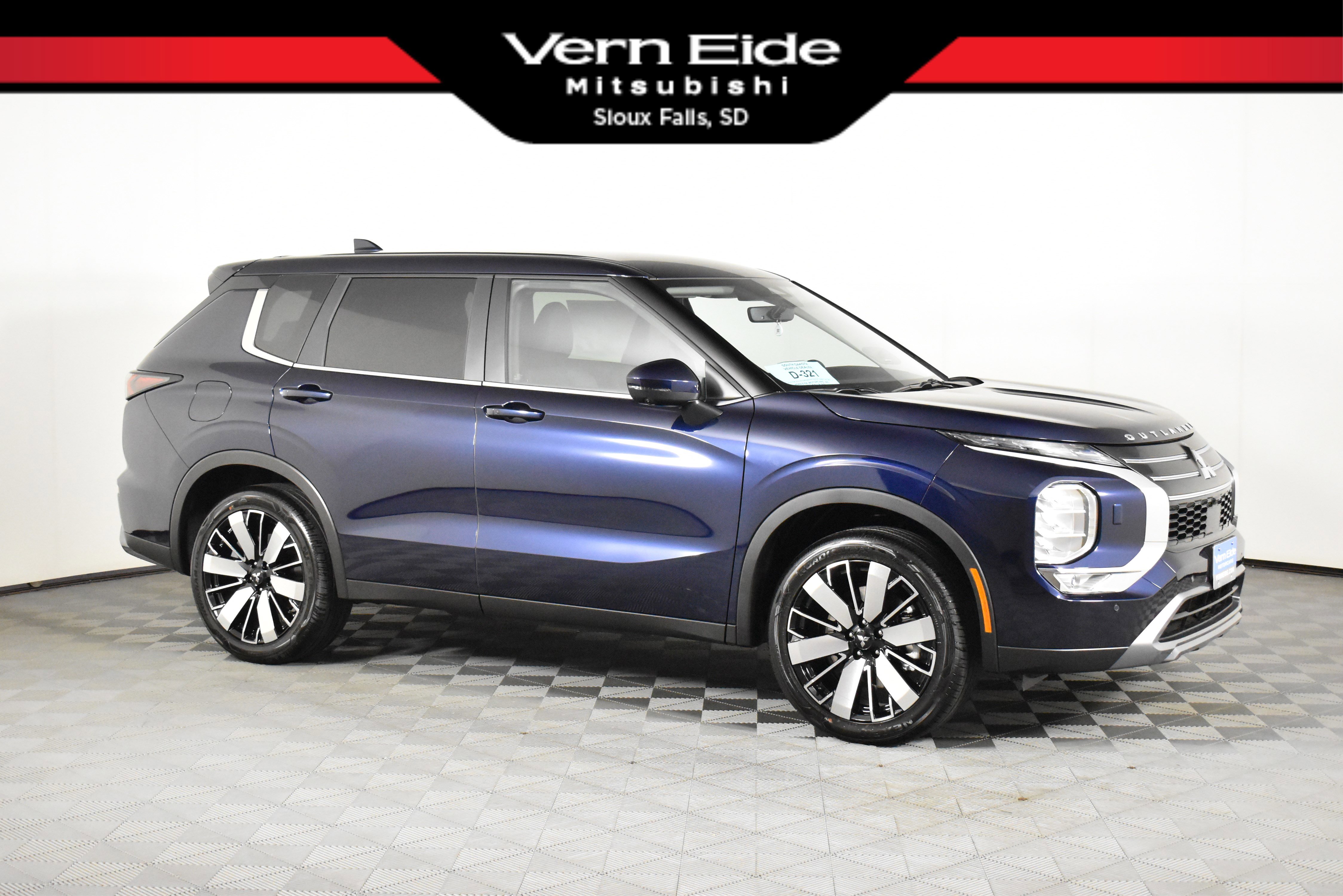 2025 Mitsubishi Outlander SE's photo