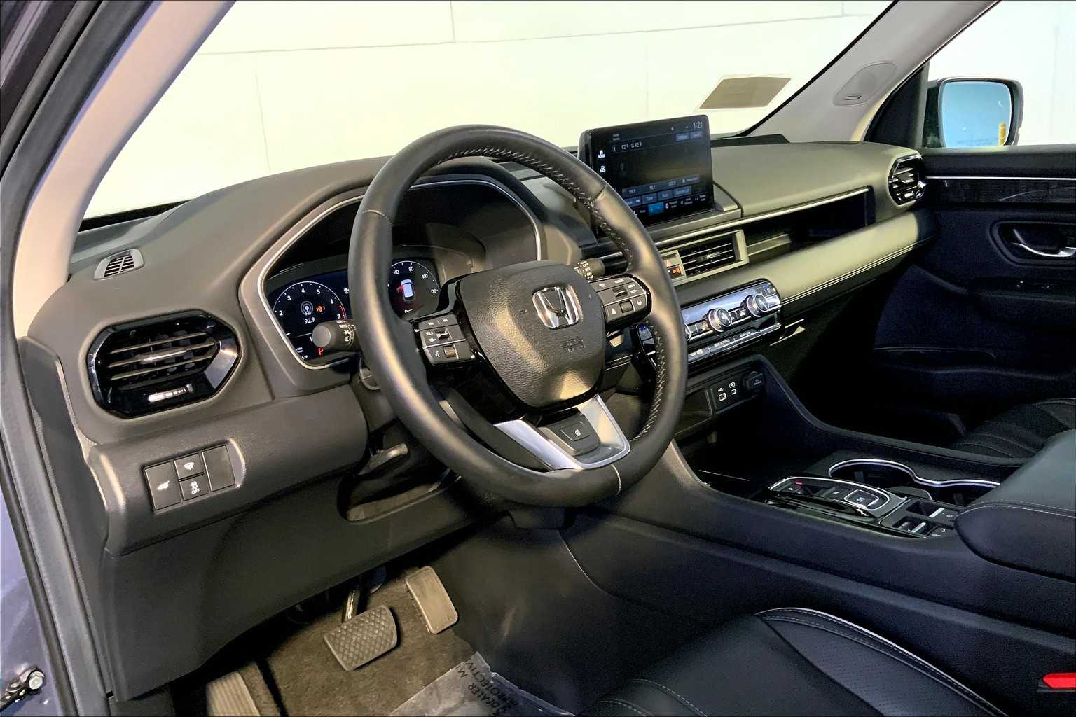 2025 Honda Pilot Elite photo 3