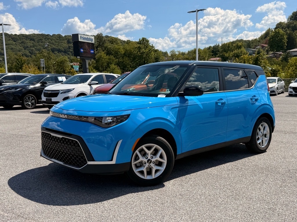 2023 Kia Soul S photo 2