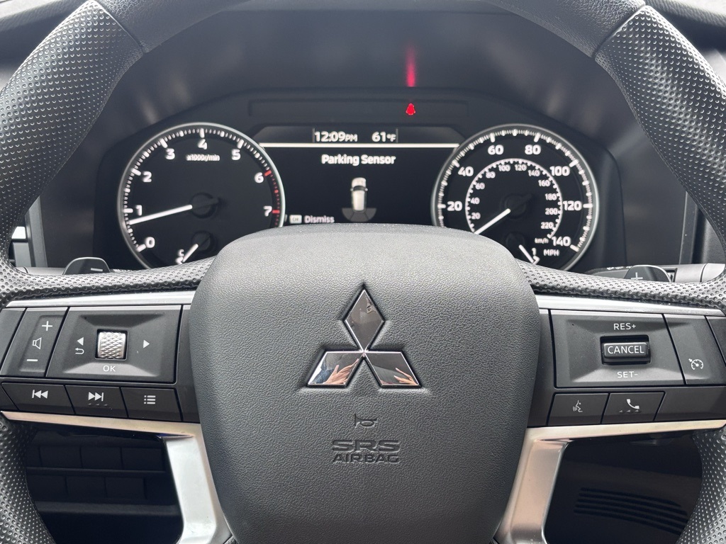 2024 Mitsubishi Outlander ES photo 29