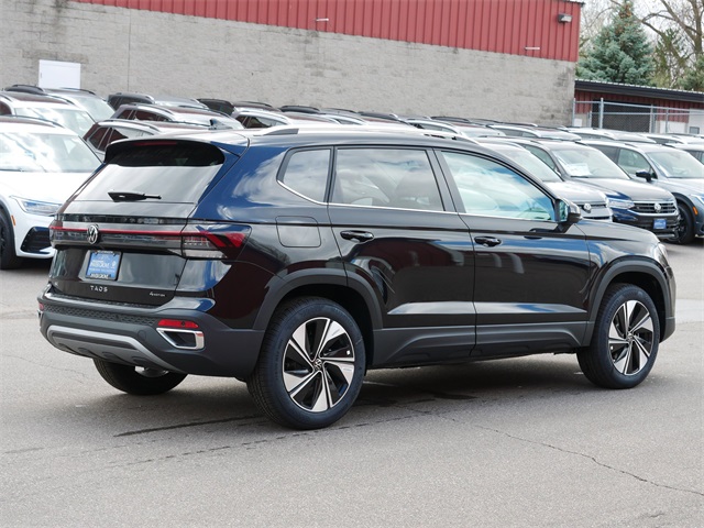 2025 Volkswagen Taos SE photo 2