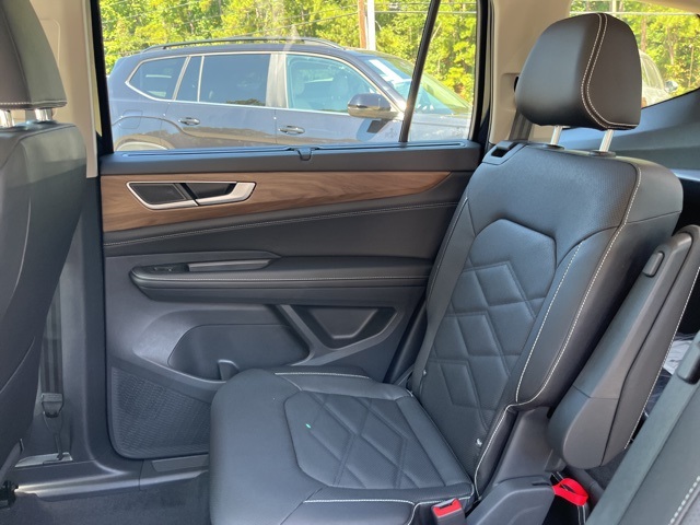 2026 Volkswagen Atlas SE Technology photo 13