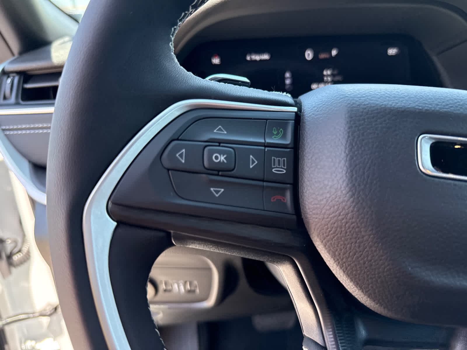 2025 Jeep Grand Cherokee Laredo photo 18