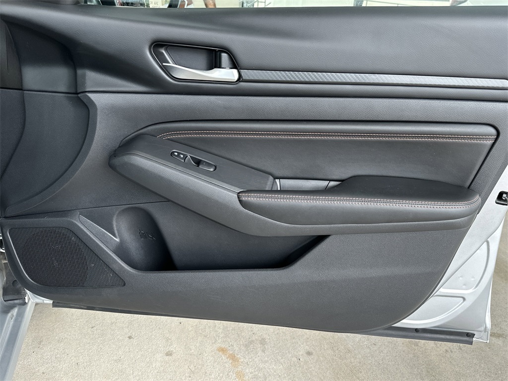 2022 Nissan Altima 2.5 SR photo 31