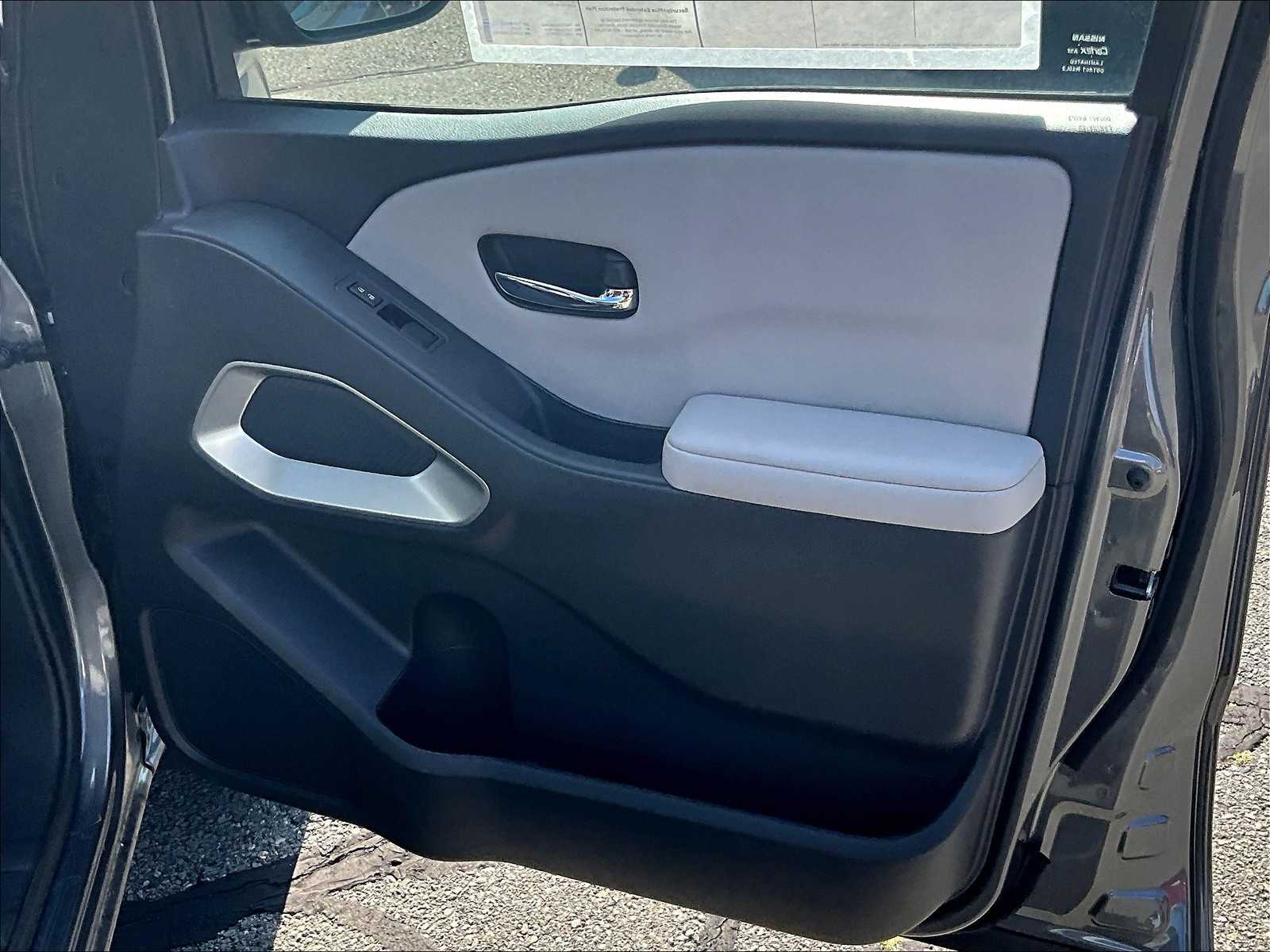 2025 Nissan Frontier SV photo 9