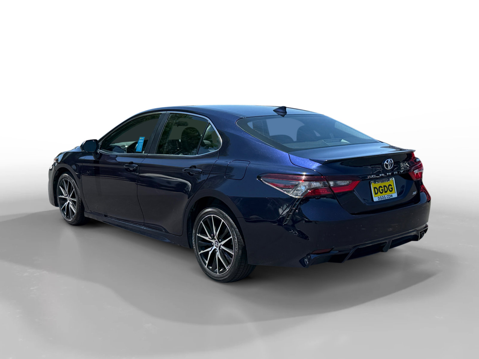 2022 Toyota Camry SE photo 3