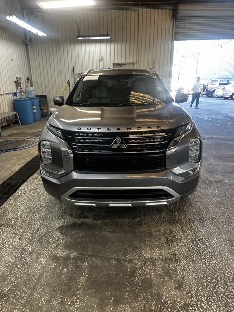 2023 Mitsubishi Outlander SEL photo 2