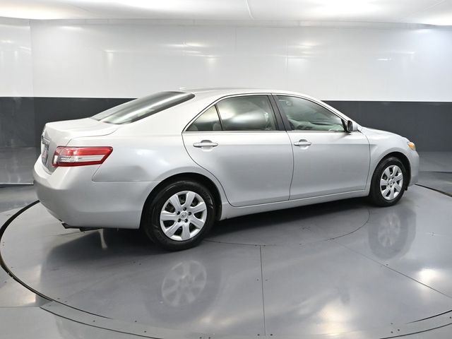 2011 Toyota Camry LE photo 3