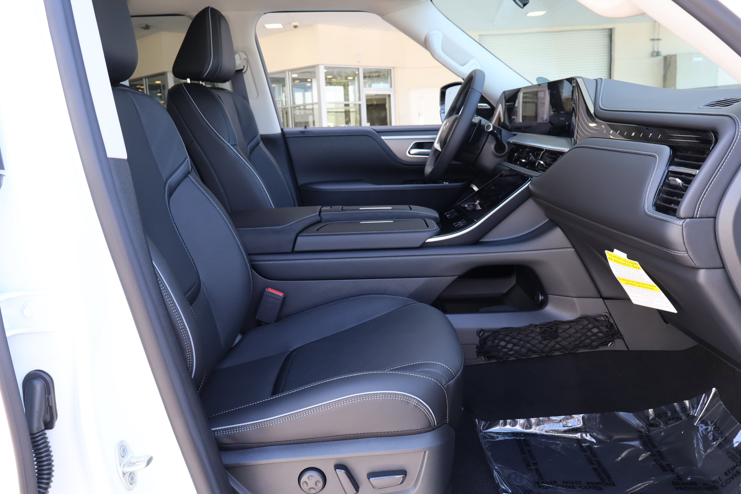 2026 Infiniti QX80 Luxe photo 20