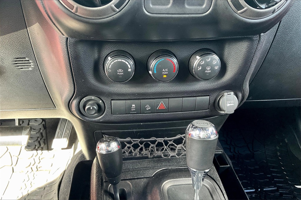 2015 Jeep Wrangler Willys Wheeler photo 27