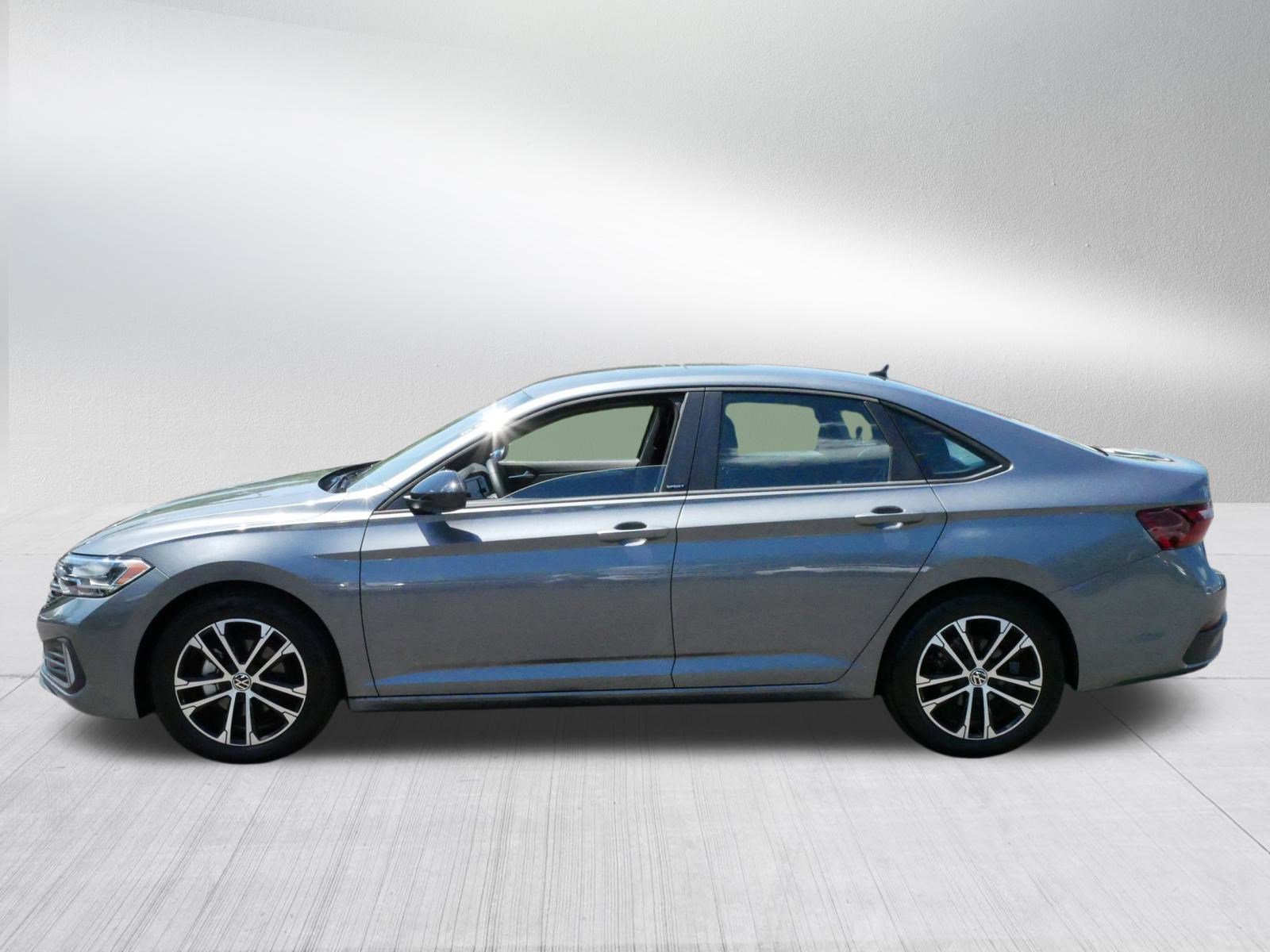 2024 Volkswagen Jetta Sport photo 4