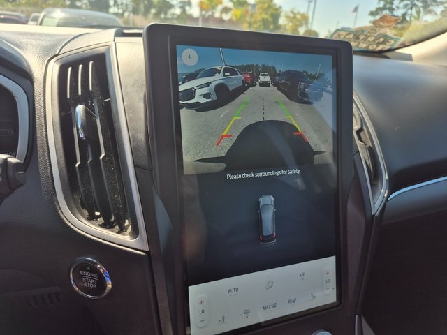 2021 Ford Edge SEL photo 16
