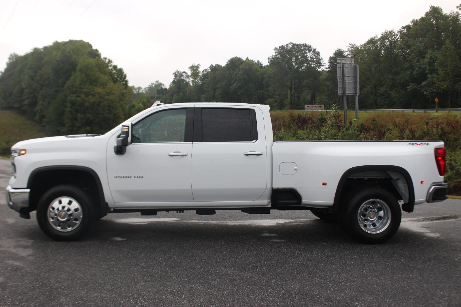 2025 Chevrolet Silverado 3500HD LTZ photo 4