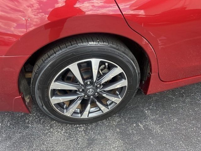 2016 Nissan Altima 2.5 SV photo 16