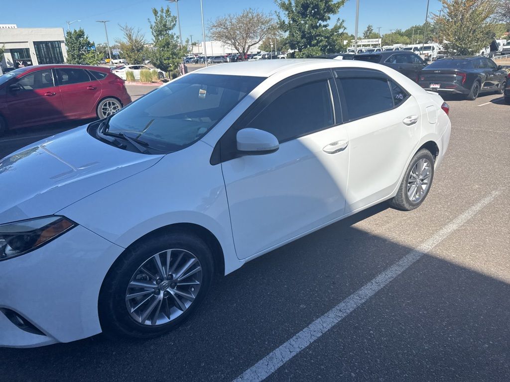 2015 Toyota Corolla LE photo 3