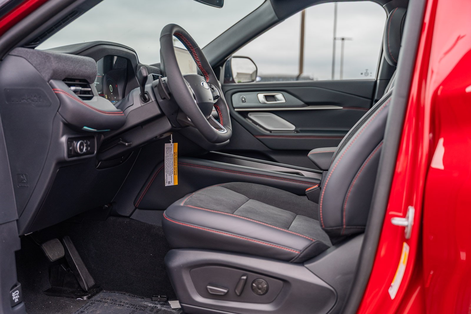 2025 Ford Explorer ST photo 11