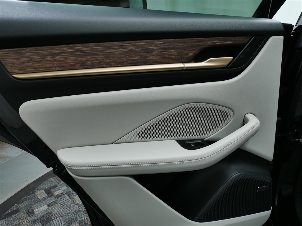 2024 Porsche Macan Electric 4 photo 12