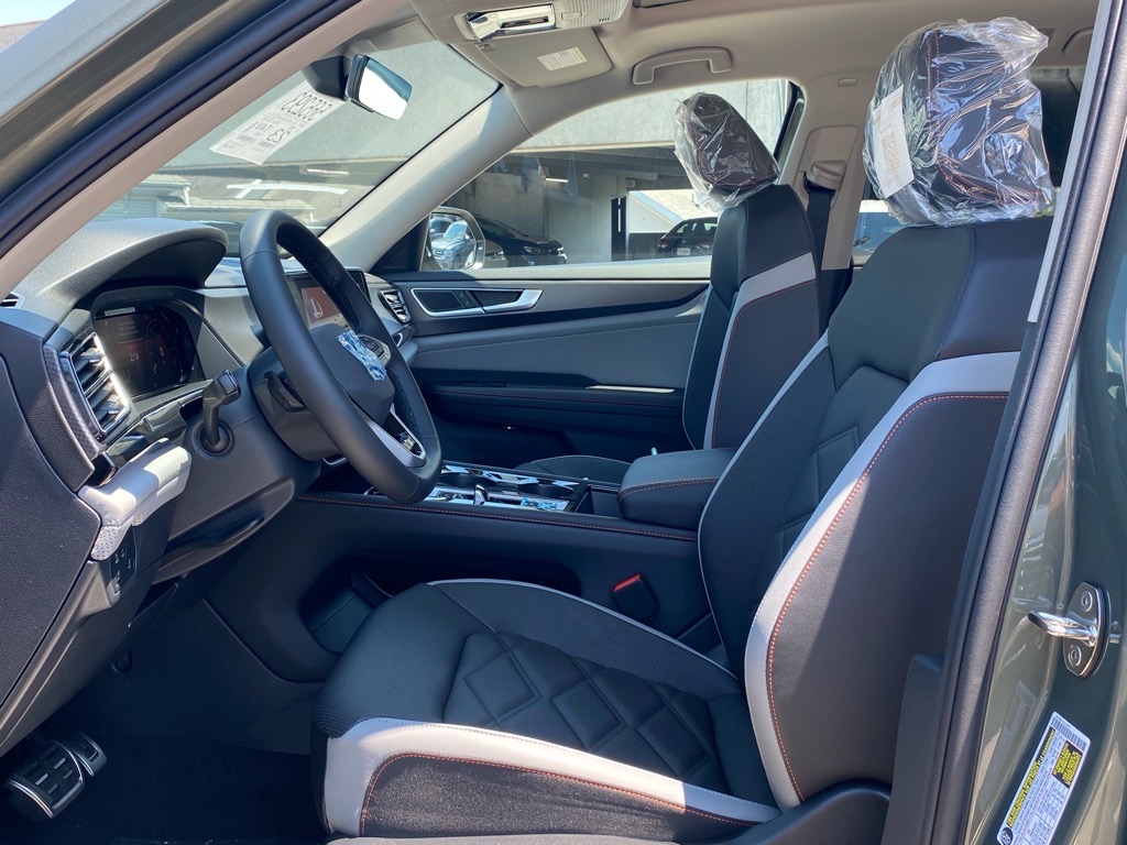 2025 Volkswagen Atlas Peak Edition SE photo 6