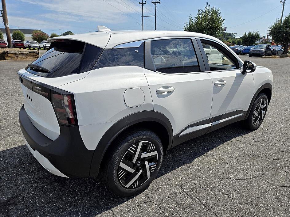 2025 Nissan Kicks SV photo 5