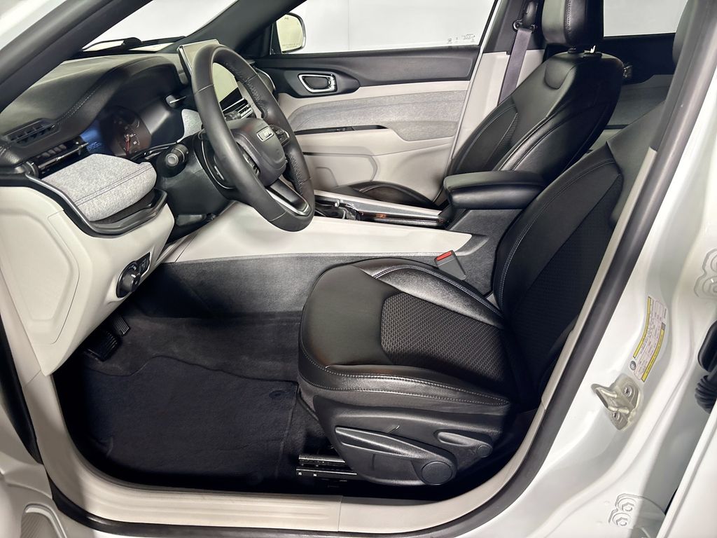 2024 Jeep Compass Latitude photo 7