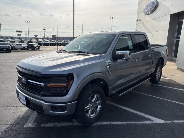 2025 Ford F-150 XLT photo 2